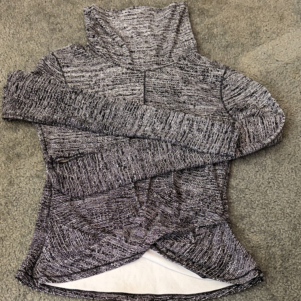 Lululemon Athletica Black and White Long Sleeve Top